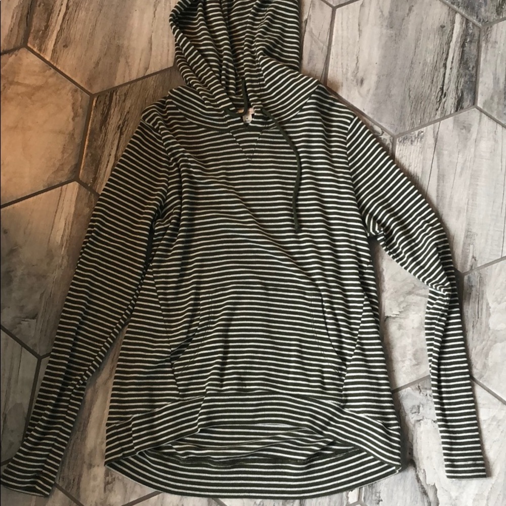 Ribbed hooded shirt